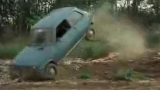 Renault 5 Takes Off-Road Shortcut In Pursuit Of Citroën CX